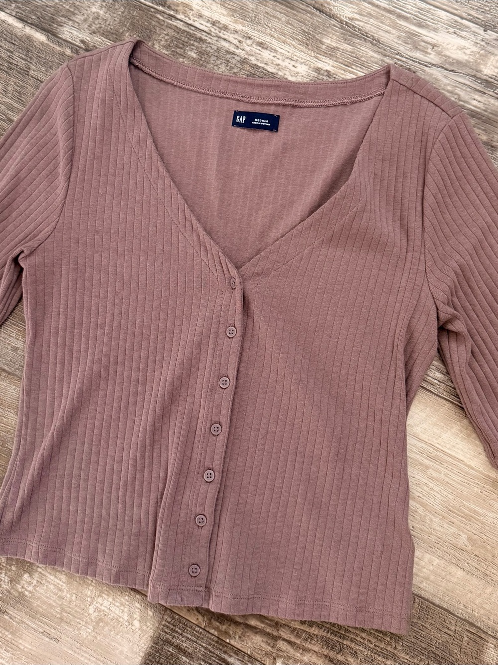 GAP Ribbed Button-Front V-Neck shirt — Dusty Mauve